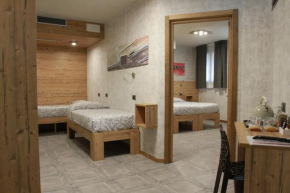 Bed & Rooms , Corte Rossa -1 Min Walk To Bernina Express